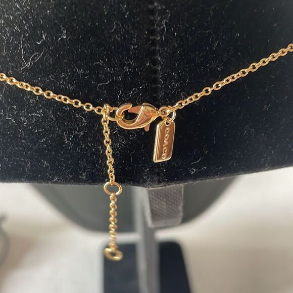 Coach Signature C pave’ turnlock short pendant necklace NWT - Picture 6 of 7